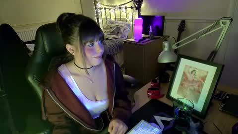 Lavenderrzz online show from 11/18/25, 01:48