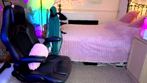 Snapshot of lavenderrzz19 chatting on 05/01/26, 03:16 Lavenderrzz online show from 05/01/26, 03:16