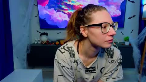 Snapshot of laveniadevoss chatting on 11/26/25, 06:25 Gloria online show from 11/26/25, 06:25