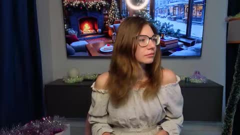 Snapshot of laveniadevoss chatting on 11/28/25, 06:16 Gloria online show from 11/28/25, 06:16