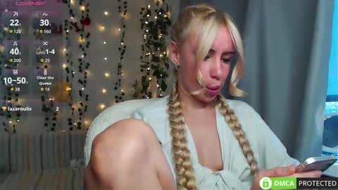 Mia online show from 10/17/25, 12:52