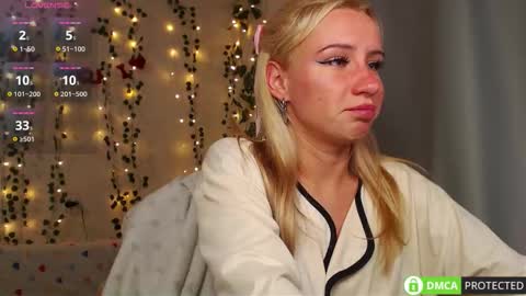 Mia online show from 10/21/25, 09:26