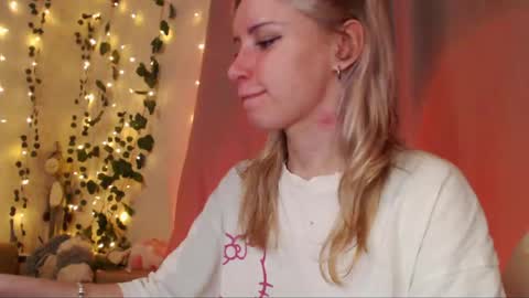 Mia online show from 05/12/26, 03:53