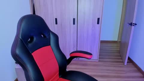 laylaah online show from 10/31/25, 12:33