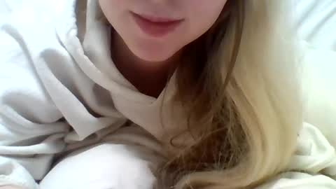 Snapshot of layannalea chatting on 12/12/24, 02:59 layannalea online show from 12/12/24, 02:59