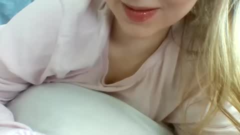 Snapshot of layannalea chatting on 02/27/25, 10:42 layannalea online show from 02/27/25, 10:42