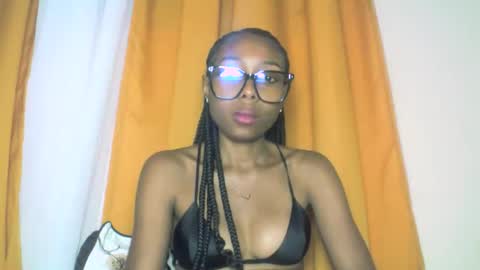 layannek online show from 10/24/25, 07:10