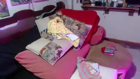 Snapshot of laye19 chatting on 12/01/24, 11:04 Laye19 online show from 12/01/24, 11:04