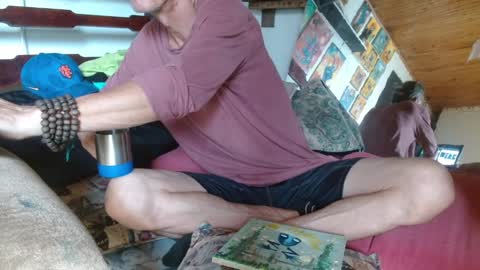 Snapshot of laye19 chatting on 12/21/24, 06:23 Laye19 online show from 12/21/24, 06:23