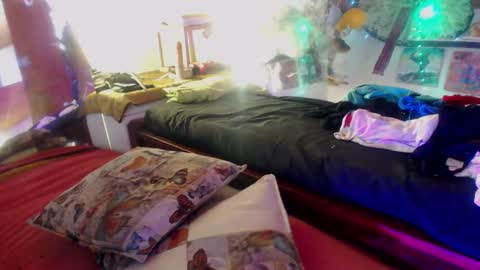 Snapshot of laye19 chatting on 01/23/25, 06:03 Laye19 online show from 01/23/25, 06:03