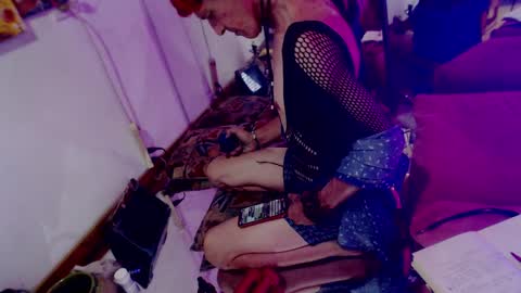 Snapshot of laye19 chatting on 01/31/25, 10:52 Laye19 online show from 01/31/25, 10:52