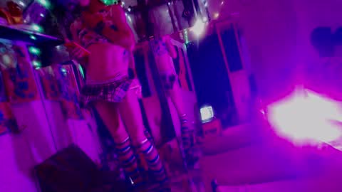 Snapshot of laye19 chatting on 02/01/25, 01:55 Laye19 online show from 02/01/25, 01:55