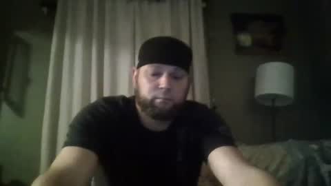 Snapshot of layinlow42 chatting on 01/01/25, 12:11 layinlow42 online show from 01/01/25, 12:11