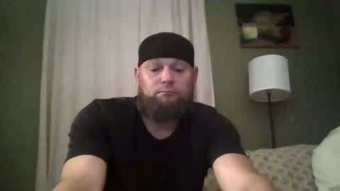 Snapshot of layinlow42 chatting on 10/18/25, 05:21 layinlow42 online show from 10/18/25, 05:21