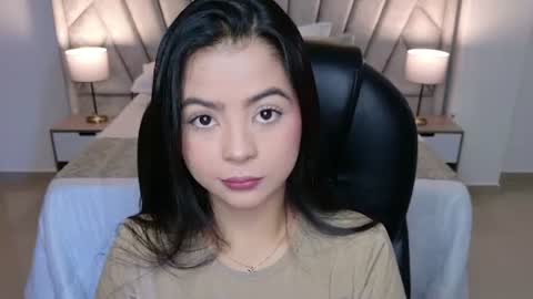 Snapshot of layla_breezee_ chatting on 07/06/26, 12:02 Layla Breezee online show from 07/06/26, 12:02