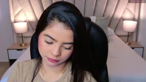 Snapshot of layla_breezee_ chatting on 07/19/26, 10:41 Layla Breezee online show from 07/19/26, 10:41