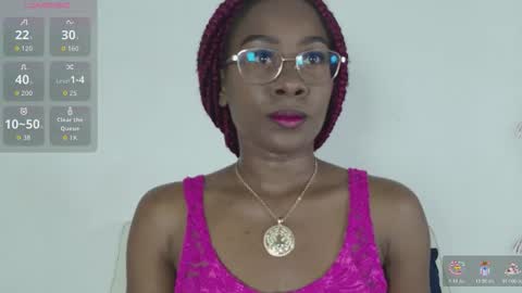 layla online show from 03/03/26, 12:11