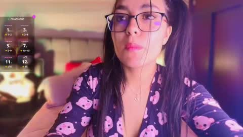 Layla online show from 03/01/25, 12:23