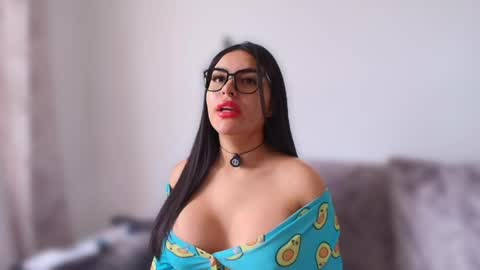 Layla online show from 04/30/26, 04:13