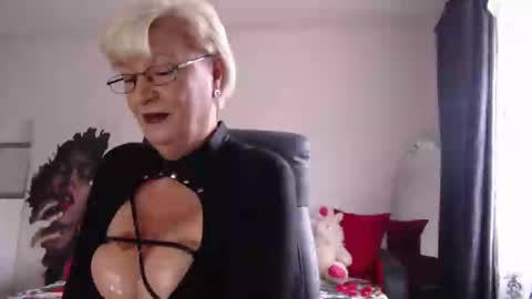 Layla online show from 12/08/24, 07:37