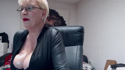 Layla online show from 01/25/25, 12:59