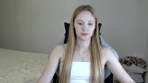 LaylaPretty001 online show from 02/19/25, 08:44