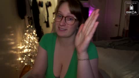 Snapshot of laylas_universe chatting on 12/20/24, 04:42 Layla Universe online show from 12/20/24, 04:42