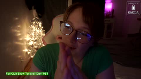 Snapshot of laylas_universe chatting on 12/21/24, 04:41 Layla Universe online show from 12/21/24, 04:41