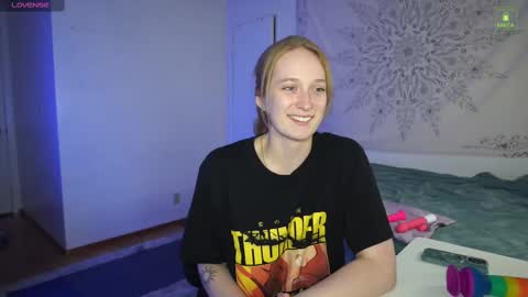 Snapshot of laylas_universe chatting on 09/17/25, 03:41 Layla Universe online show from 09/17/25, 03:41