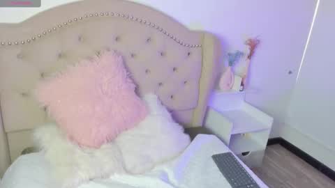 LAYLA online show from 10/13/25, 07:14