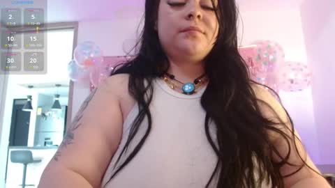 Snapshot of layna_cold chatting on 02/11/26, 12:43 Vannessa online show from 02/11/26, 12:43