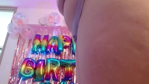 Snapshot of layna_cold chatting on 02/14/26, 01:41 Vannessa online show from 02/14/26, 01:41