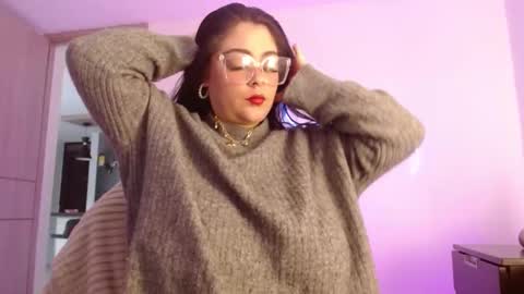 Snapshot of layna_cold chatting on 02/18/26, 12:45 Vannessa online show from 02/18/26, 12:45