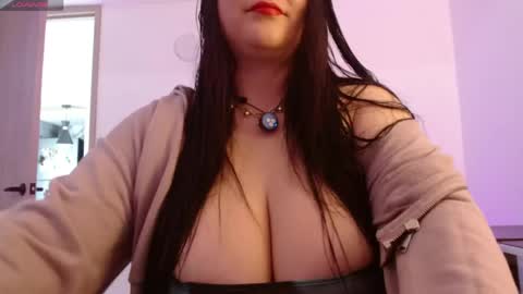 Snapshot of layna_cold chatting on 05/21/26, 03:30 Vannessa online show from 05/21/26, 03:30