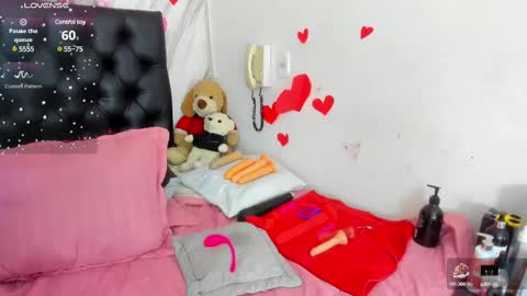 Snapshot of layqueen77 chatting on 02/19/25, 06:54 Layqueen online show from 02/19/25, 06:54