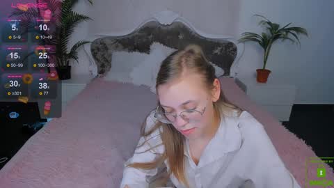 layriantavee online show from 12/28/24, 12:56