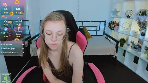 layriantavee online show from 12/30/24, 01:14