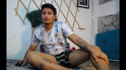 Snapshot of le_petit_princeb612 chatting on 11/01/25, 12:07 andres online show from 11/01/25, 12:07