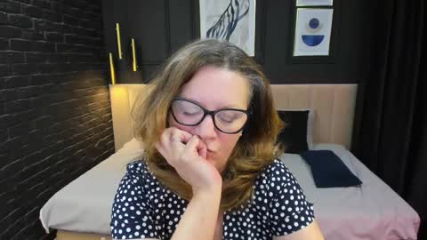 Snapshot of lea_fruit chatting on 02/07/26, 06:11 Lea online show from 02/07/26, 06:11