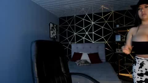 Lea Velle online show from 10/21/25, 03:40