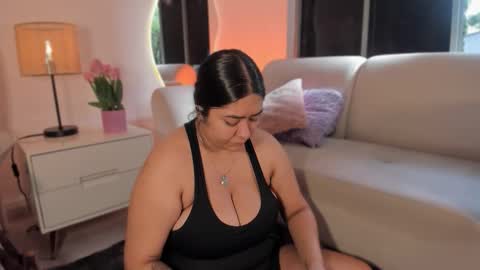 Leah online show from 11/03/25, 01:45