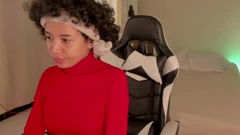 Snapshot of leahaltomm chatting on 03/01/25, 06:54 leahaltomm online show from 03/01/25, 06:54