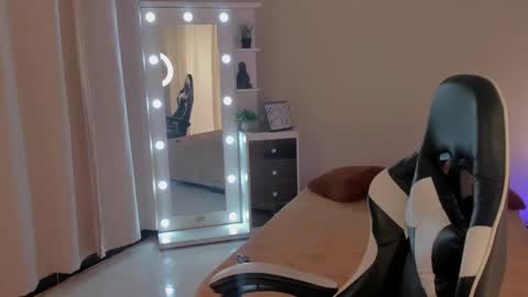 Snapshot of leahaltomm chatting on 03/06/25, 06:48 leahaltomm online show from 03/06/25, 06:48