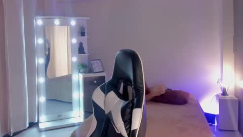 Snapshot of leahaltomm chatting on 03/09/25, 06:32 leahaltomm online show from 03/09/25, 06:32