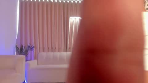 Snapshot of leahaltomm chatting on 09/21/25, 07:59 leahaltomm online show from 09/21/25, 07:59