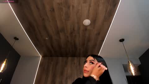 leahlombardi_ online show from 10/08/25, 03:04