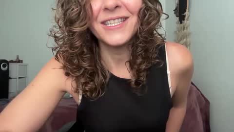 Leah Sparkles online show from 09/16/25, 01:01