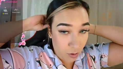 Snapshot of leahtemptation chatting on 06/20/26, 12:03 leah online show from 06/20/26, 12:03