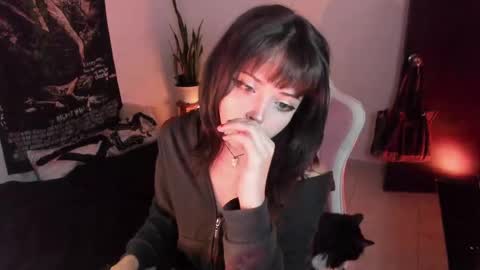 Snapshot of leamelie chatting on 09/11/25, 07:41 Amelia Black OF AMELIABLACK666 I lost all my thumbs up help me to get 80 online show from 09/11/25, 07:41