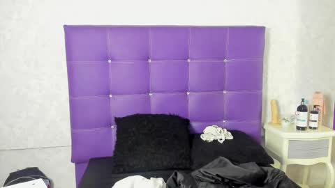 leamoreau__ online show from 10/09/25, 12:03